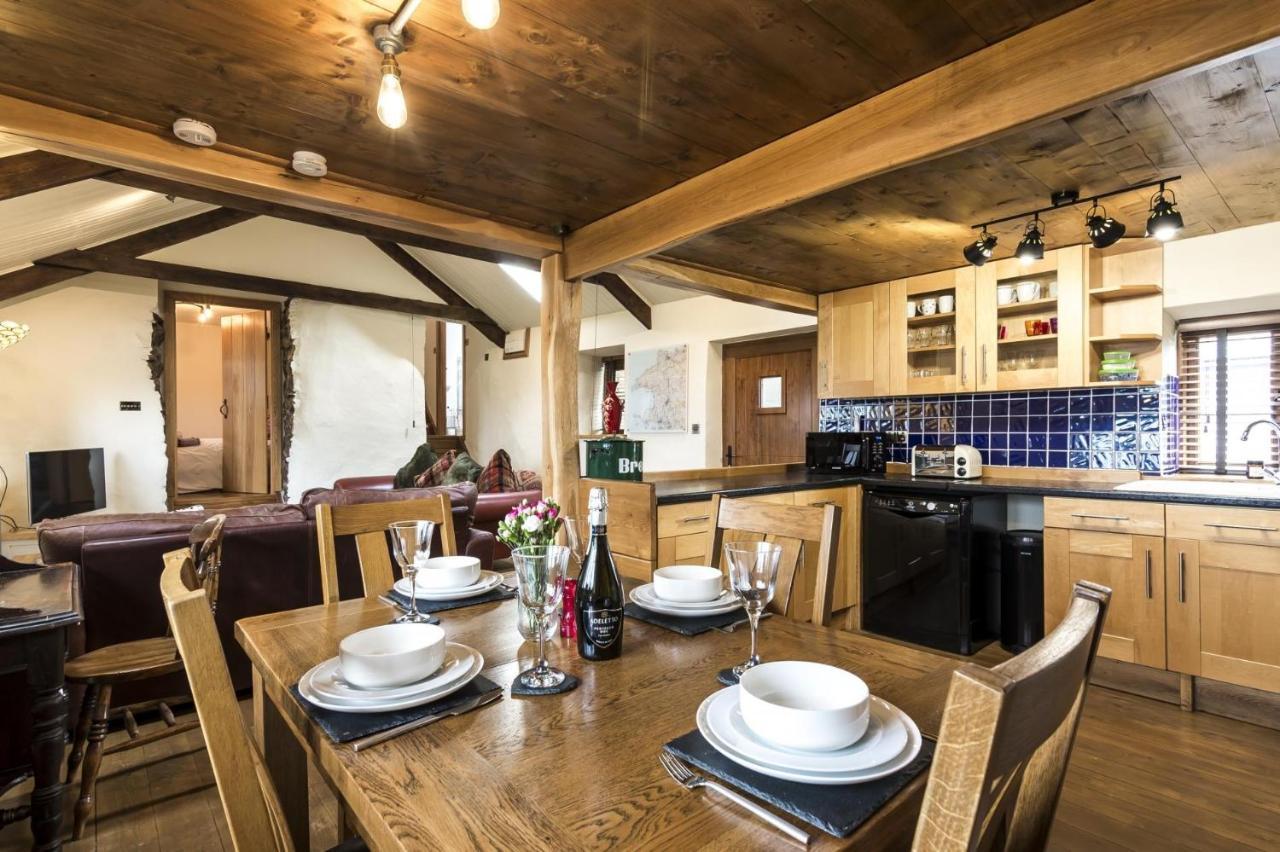 Foxglove - Luxurious Barn Conversion - Blossom Farm Johnston 外观 照片