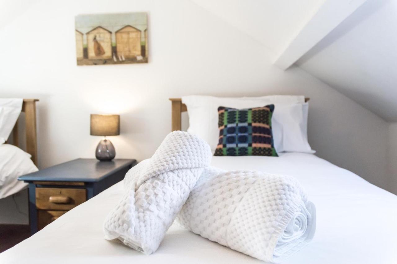 Foxglove - Luxurious Barn Conversion - Blossom Farm Johnston 外观 照片